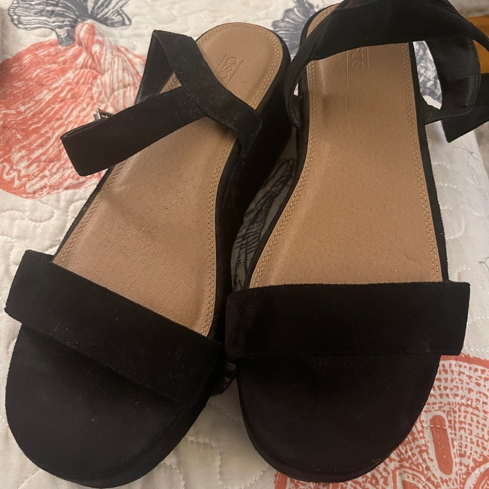 Worn once suede platform sandals size 10. - Picture 2 of 3
